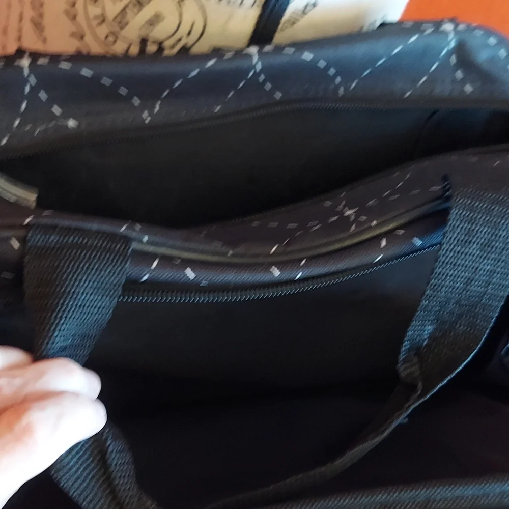 Black Computer Bag Crossbody Adjustable Strap 2 Zip Compartment Geometric Print